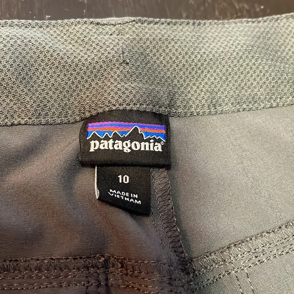 Patagonia Gray Cropped Athletic Hiking Pants Size 10.